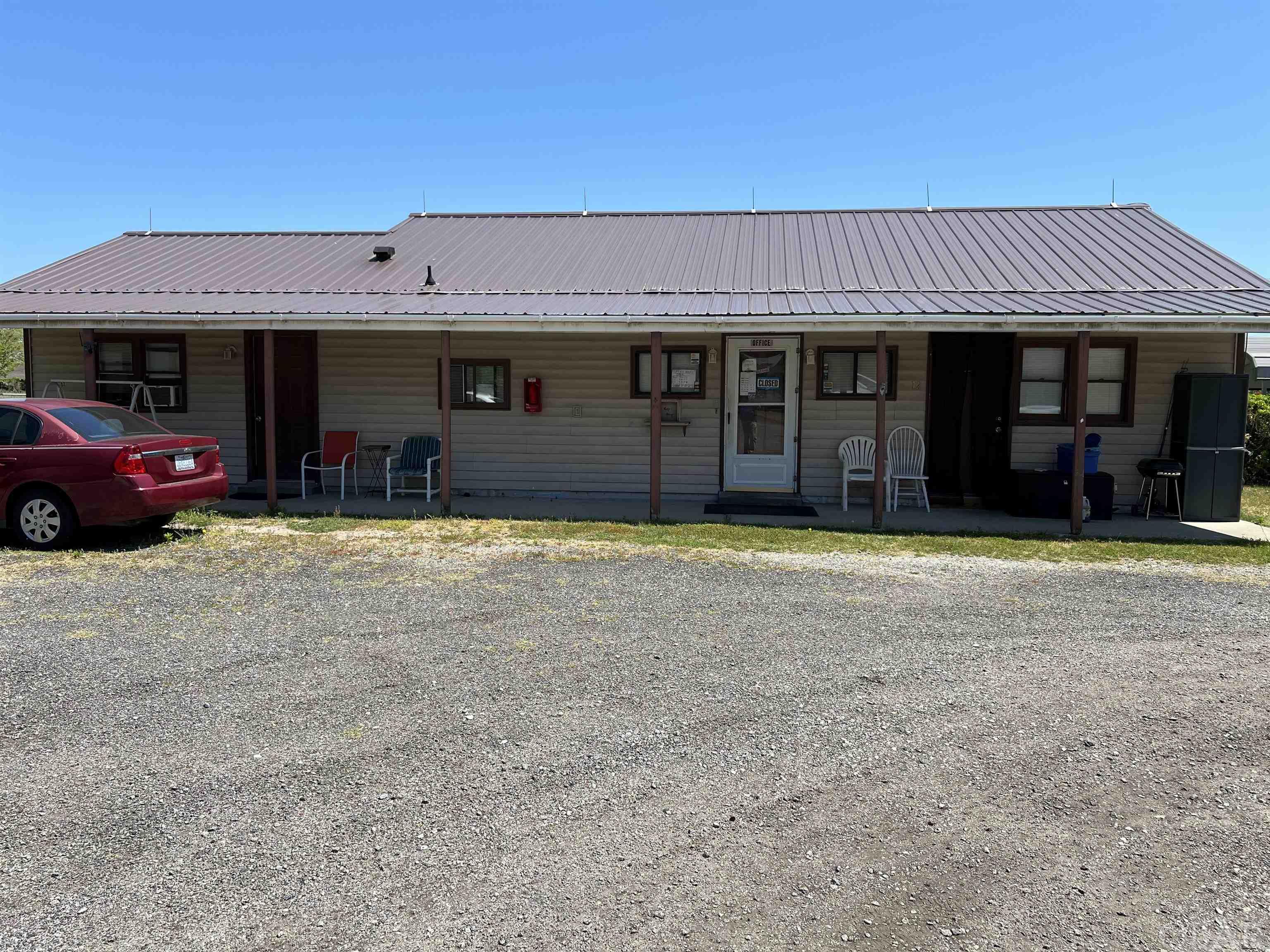 12 Unit motel extended stay. 6 Room recently remodeled and working on 3 more. Price will increase with the completion of each of the 3 rooms. Roofs (metal) are 5 years old on 3 of the building and the 4th is new as of March. Owners are NC Real Estate Brokers.