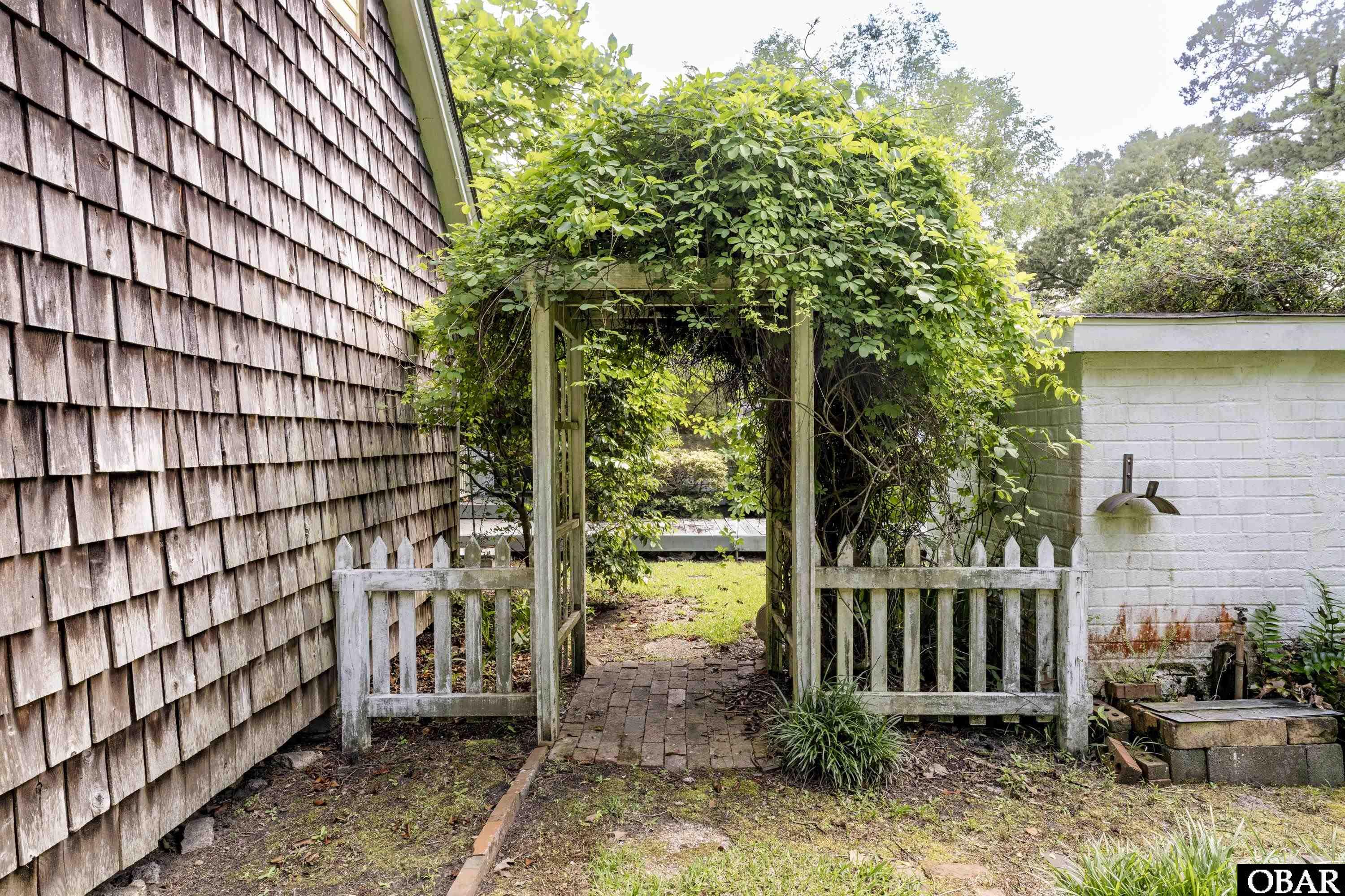 1249 Highway 64/264, Manteo, NC 27954-9049, 4 Bedrooms Bedrooms, ,2 BathroomsBathrooms,Residential,For sale,Highway 64/264,126078