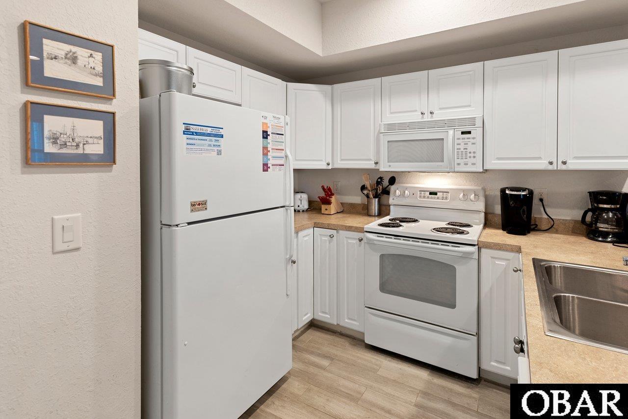1109-E Cambridge Road, Kill Devil Hills, NC 27948, 2 Bedrooms Bedrooms, ,2 BathroomsBathrooms,Residential,For sale,Cambridge Road,126103