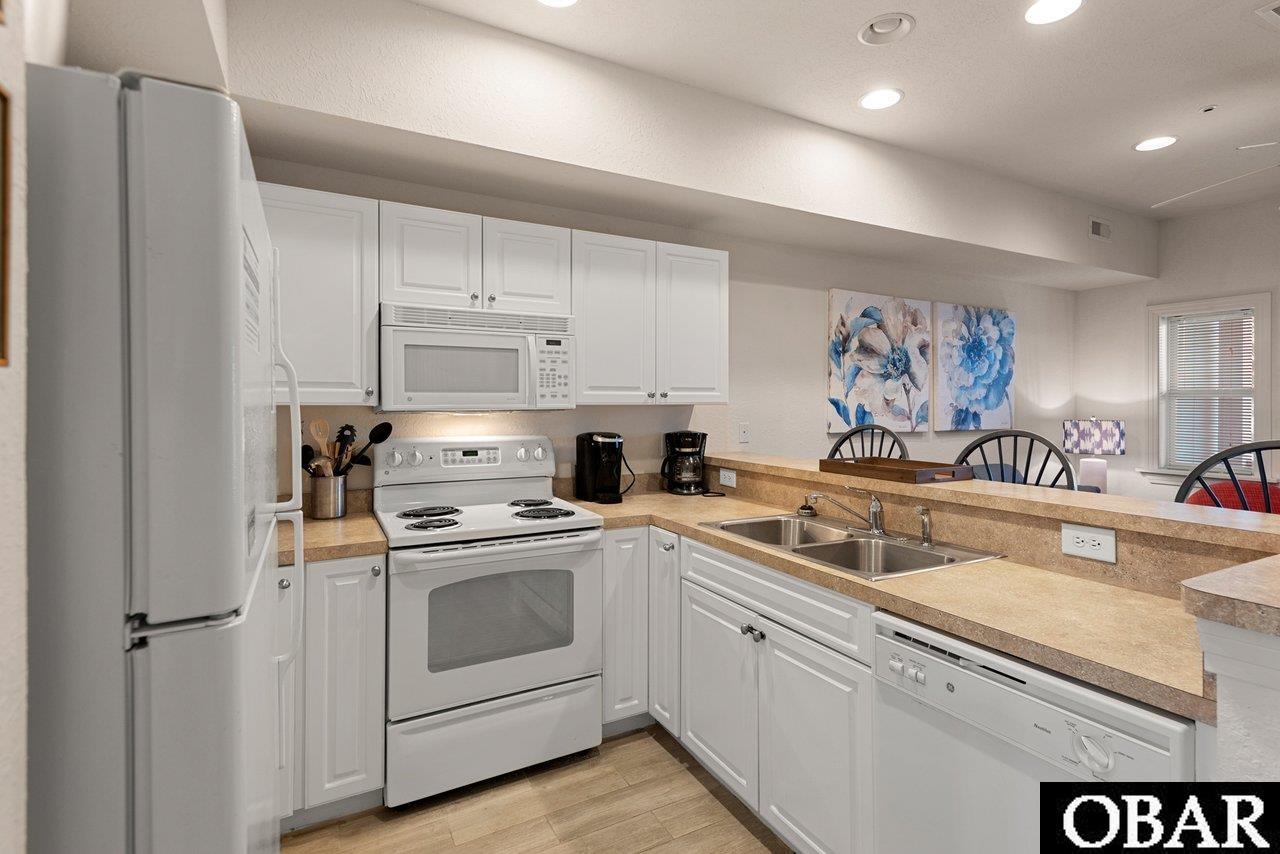 1109-E Cambridge Road, Kill Devil Hills, NC 27948, 2 Bedrooms Bedrooms, ,2 BathroomsBathrooms,Residential,For sale,Cambridge Road,126103
