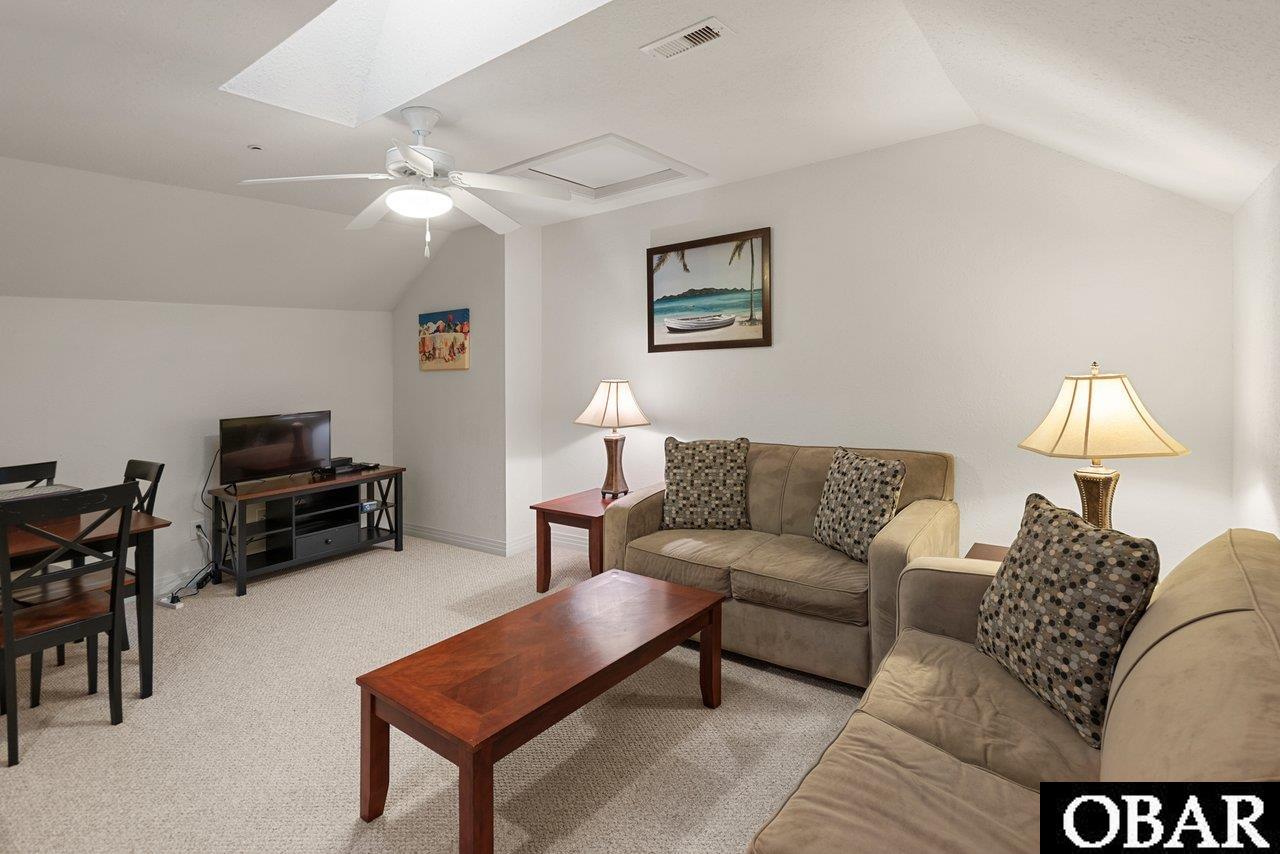 1109-E Cambridge Road, Kill Devil Hills, NC 27948, 2 Bedrooms Bedrooms, ,2 BathroomsBathrooms,Residential,For sale,Cambridge Road,126103
