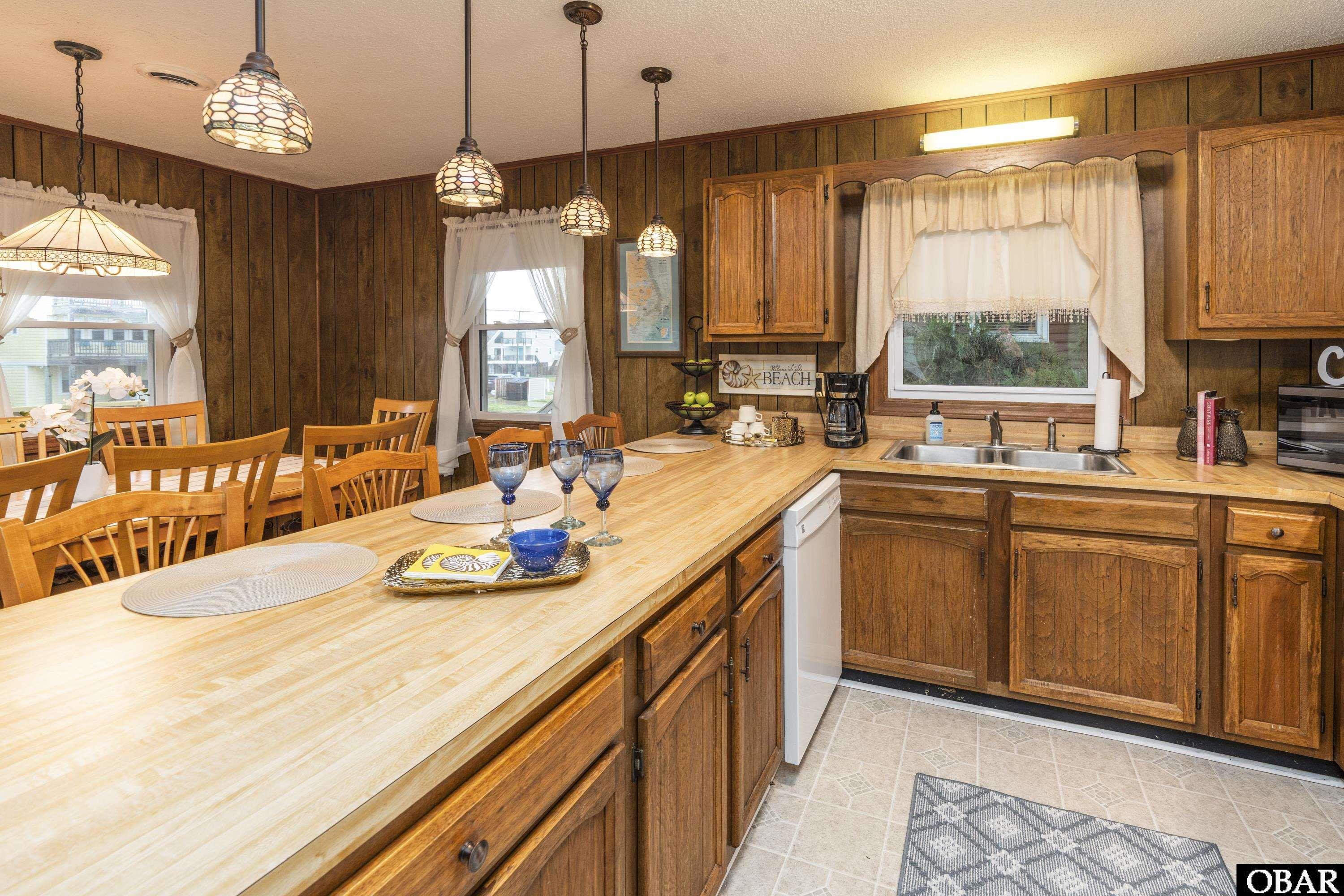 1704 Memorial Boulevard, Kill Devil Hills, NC 27948, 3 Bedrooms Bedrooms, ,2 BathroomsBathrooms,Residential,For sale,Memorial Boulevard,126187