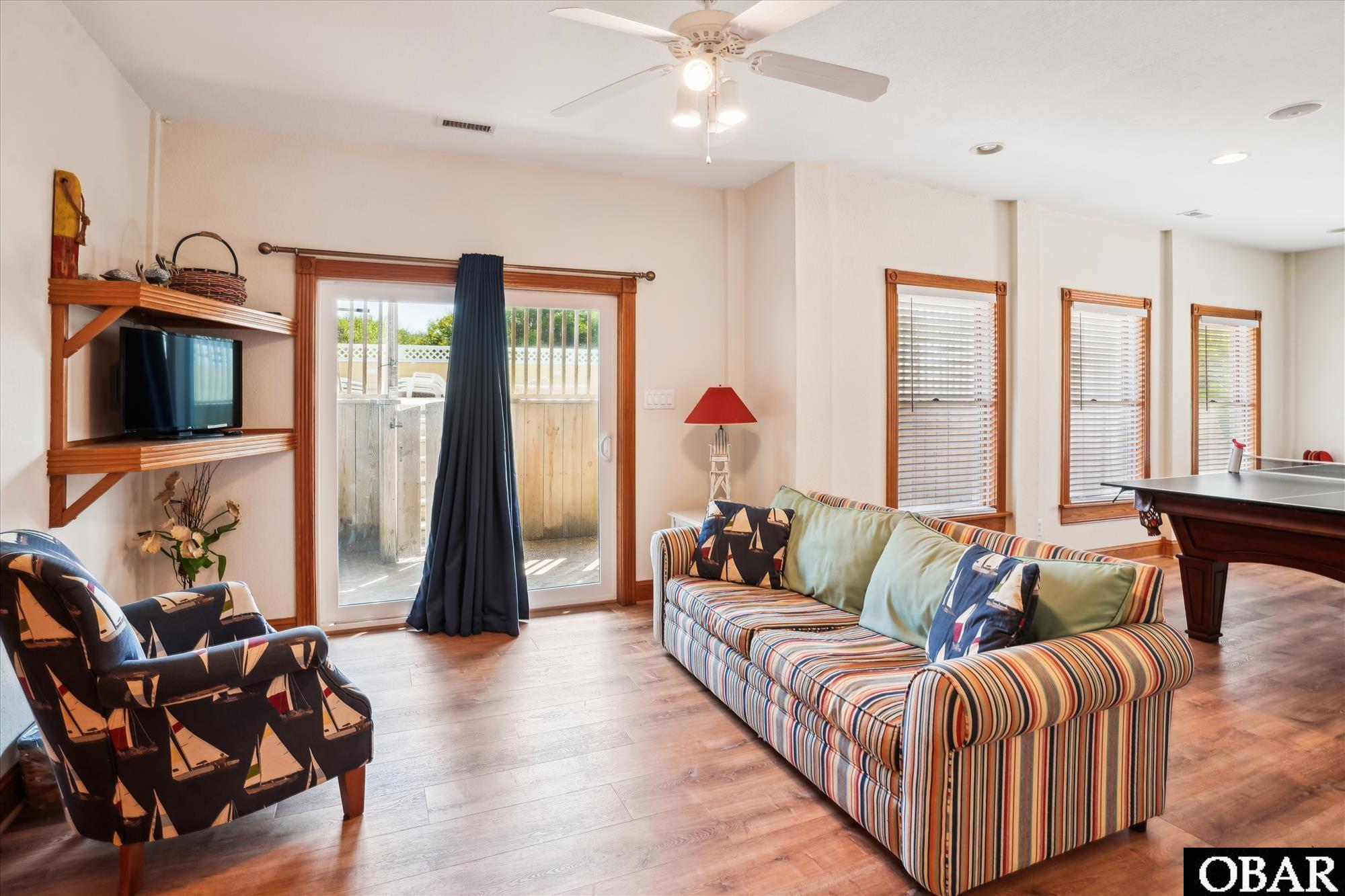 1041 Lighthouse Drive, Corolla, NC 27927, 7 Bedrooms Bedrooms, ,6 BathroomsBathrooms,Residential,For sale,Lighthouse Drive,126395