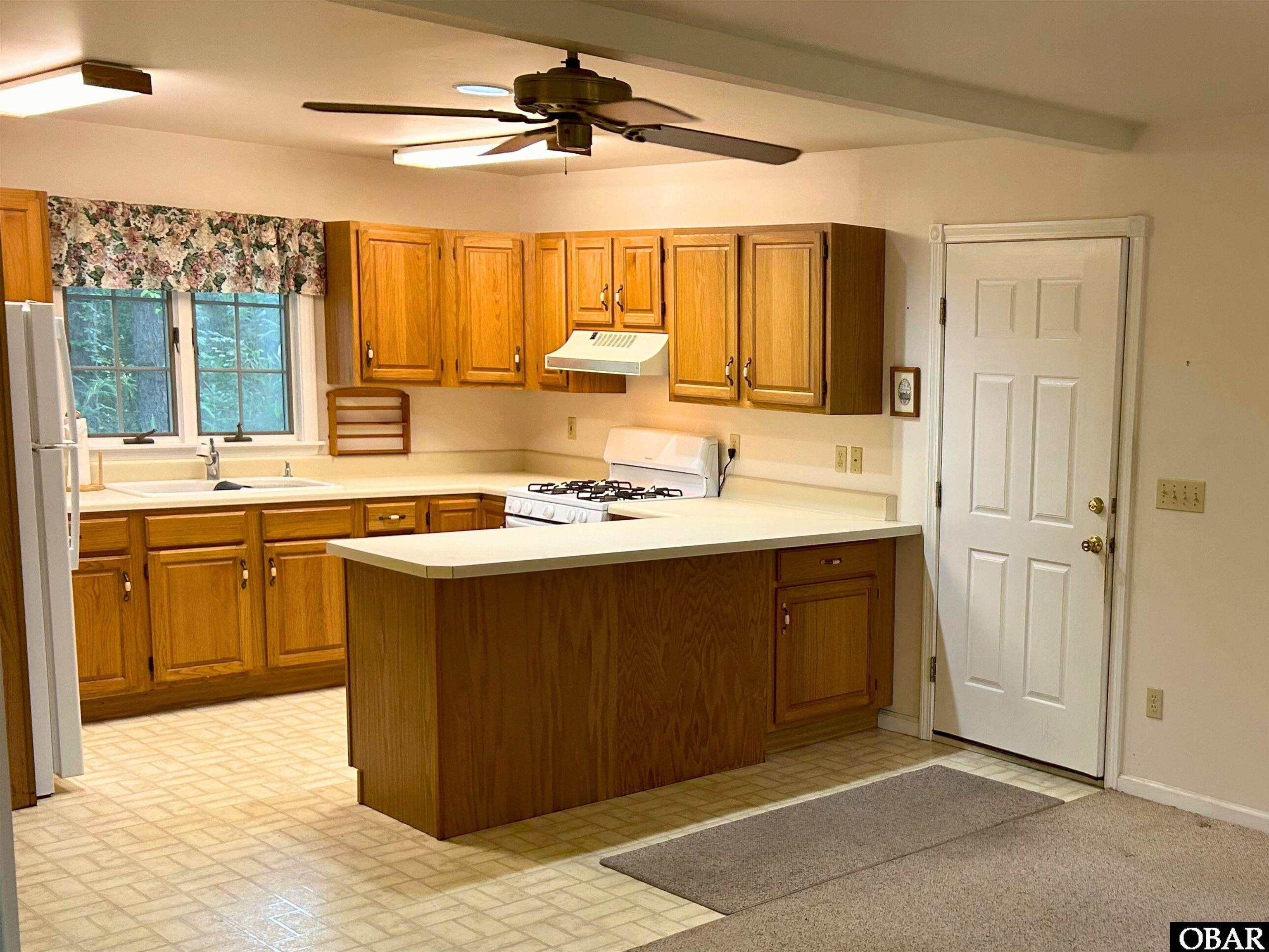 611 Vista Lake Drive, Manteo, NC 27954, 3 Bedrooms Bedrooms, ,2 BathroomsBathrooms,Residential,For sale,Vista Lake Drive,126398