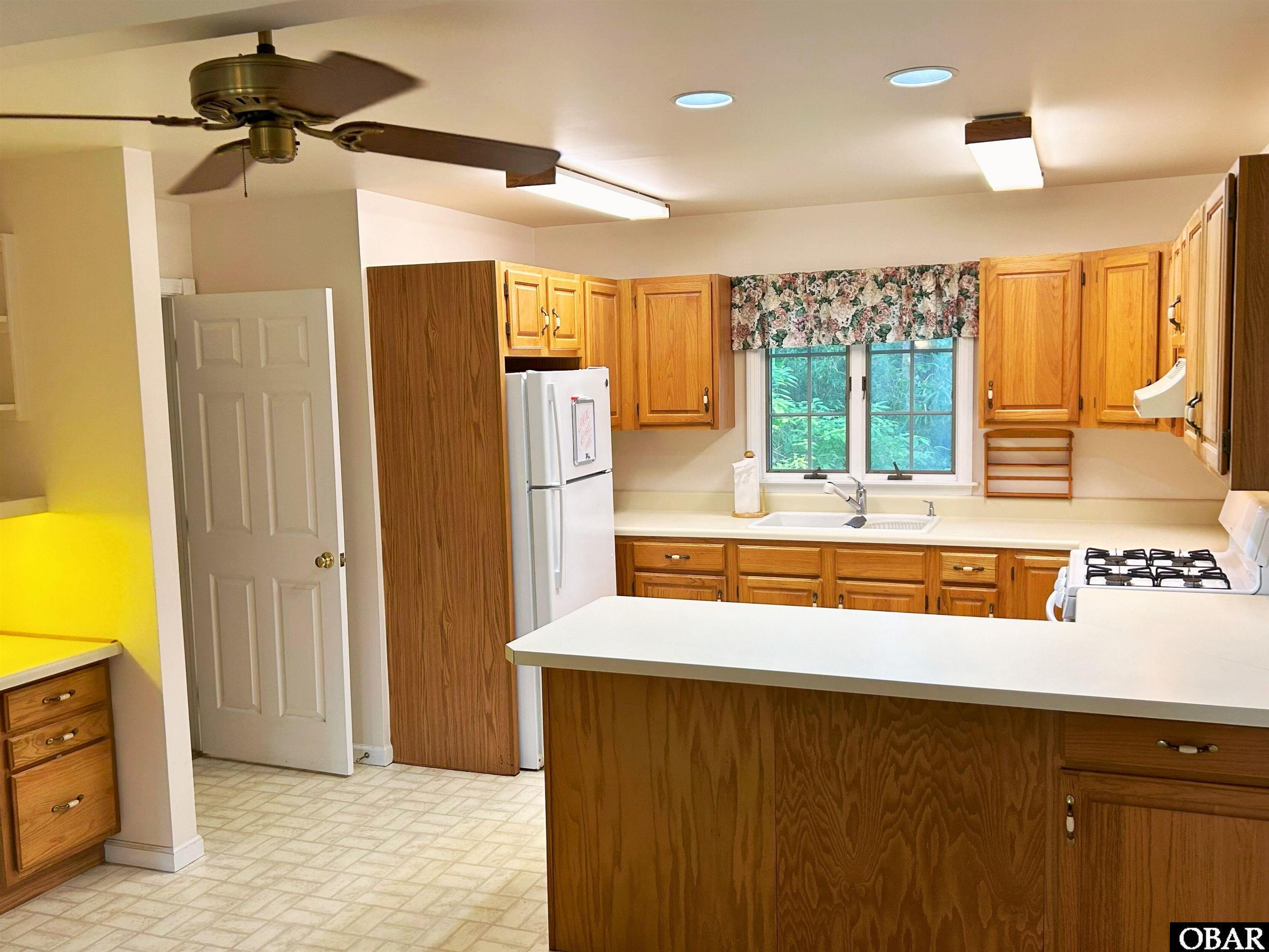 611 Vista Lake Drive, Manteo, NC 27954, 3 Bedrooms Bedrooms, ,2 BathroomsBathrooms,Residential,For sale,Vista Lake Drive,126398