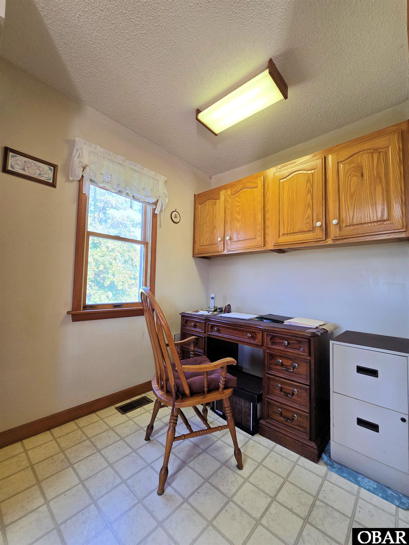 Office Nook Desk Conveys