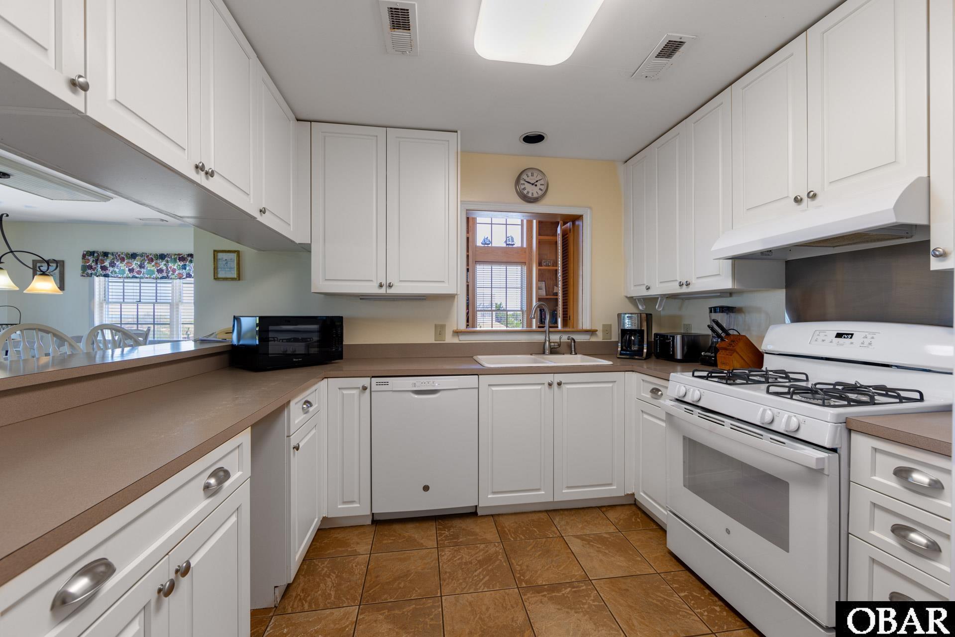 6933 Virginia Dare Trail, Nags Head, NC 27959, 6 Bedrooms Bedrooms, ,6 BathroomsBathrooms,Residential,For sale,Virginia Dare Trail,126827