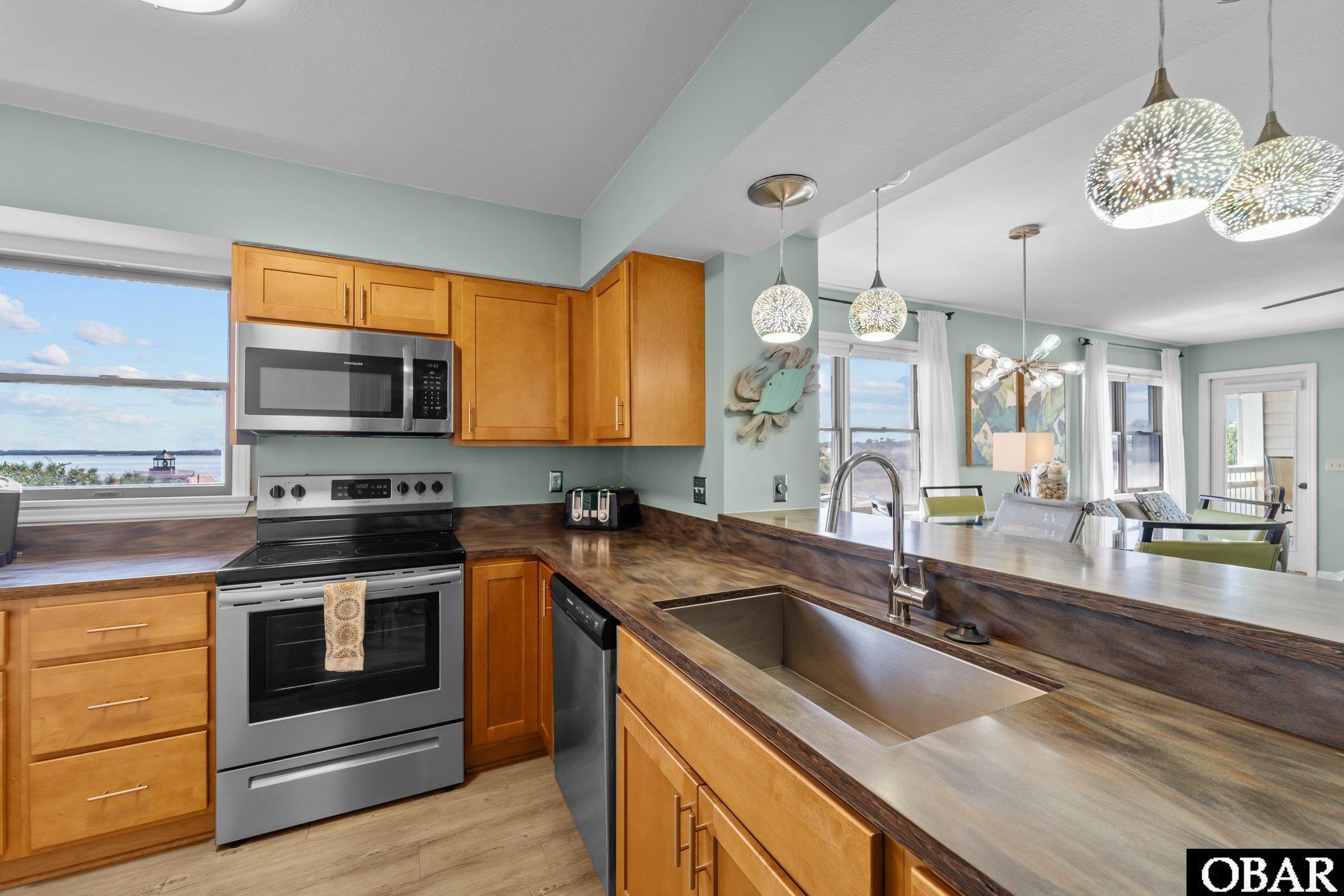 207 Queen Elizabeth Avenue, Manteo, NC 27954, 2 Bedrooms Bedrooms, ,2 BathroomsBathrooms,Residential,For sale,Queen Elizabeth Avenue,126910