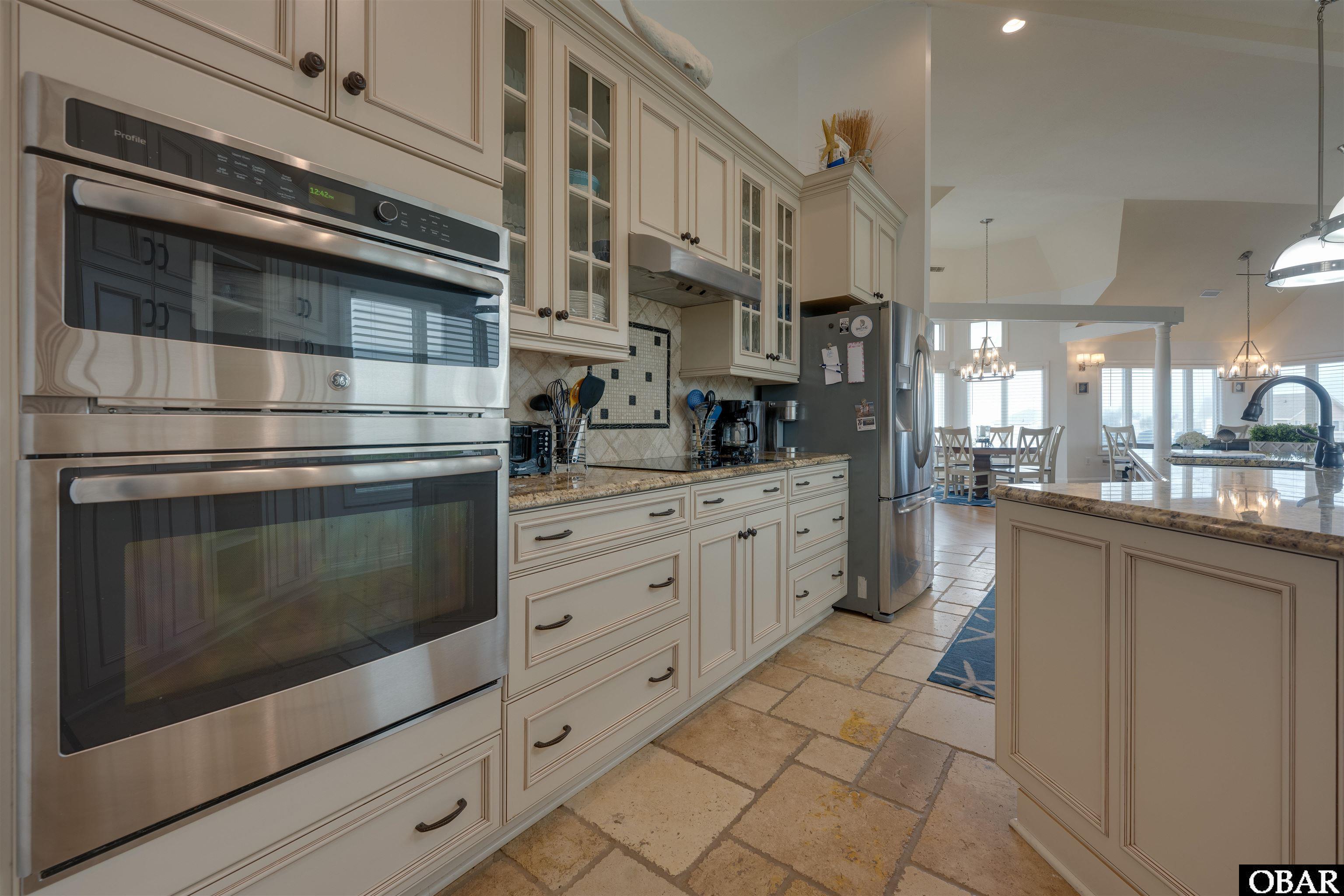 1022 Lighthouse Drive, Corolla, NC 27927, 5 Bedrooms Bedrooms, ,5 BathroomsBathrooms,Residential,For sale,Lighthouse Drive,126988