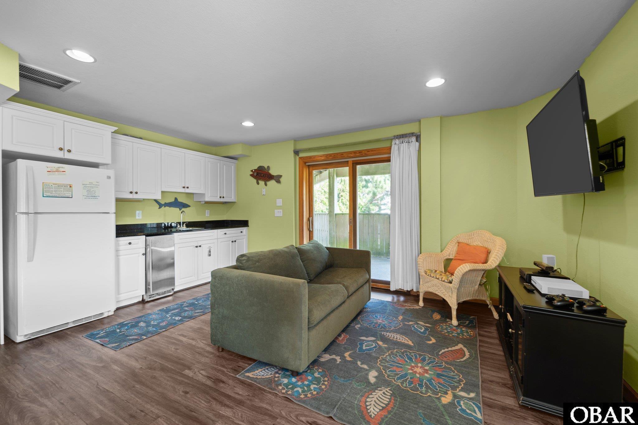 Full Wet Bar with Fridge & Ice Maker