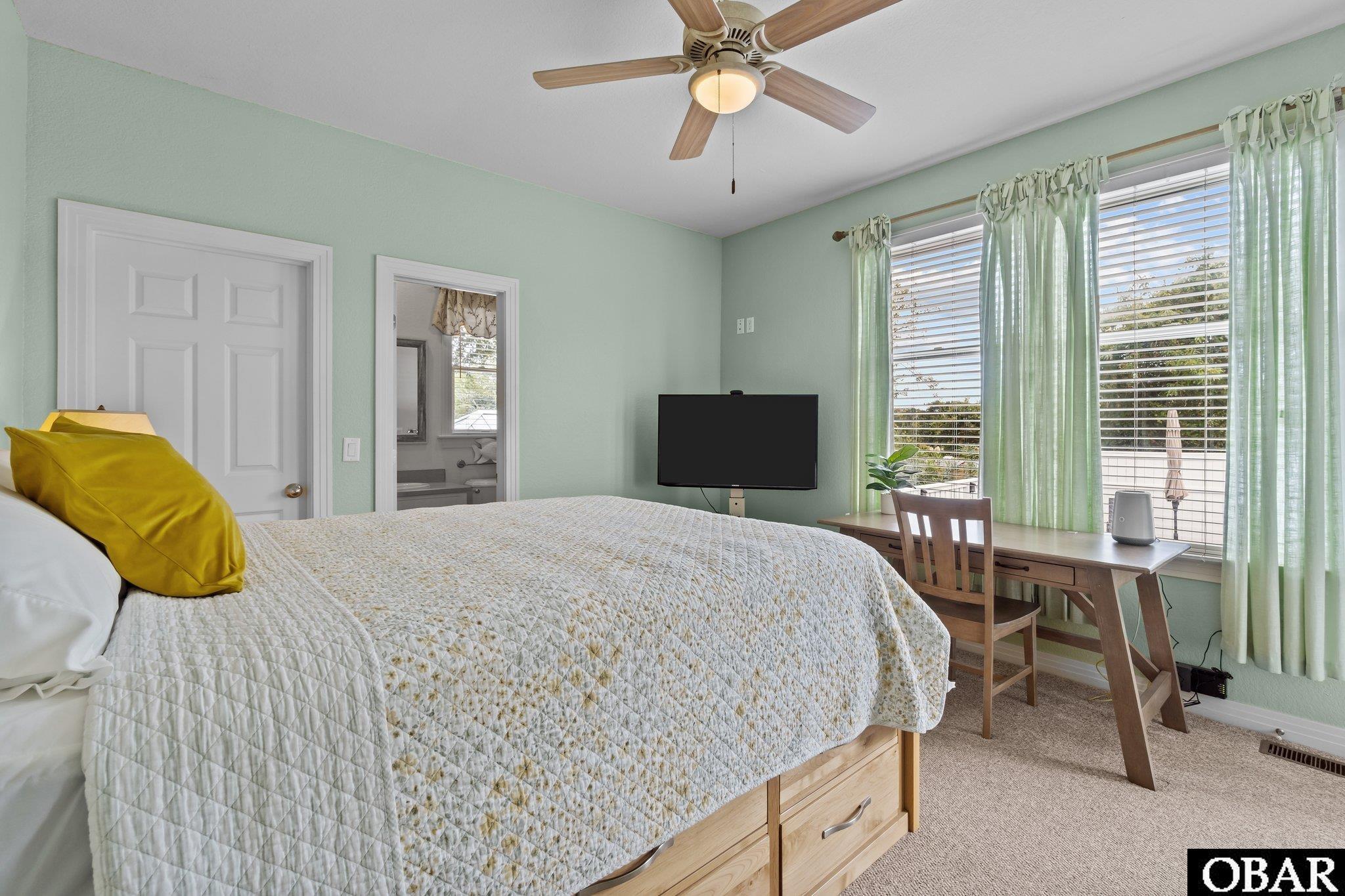 Ground Level En Suite Bedroom
