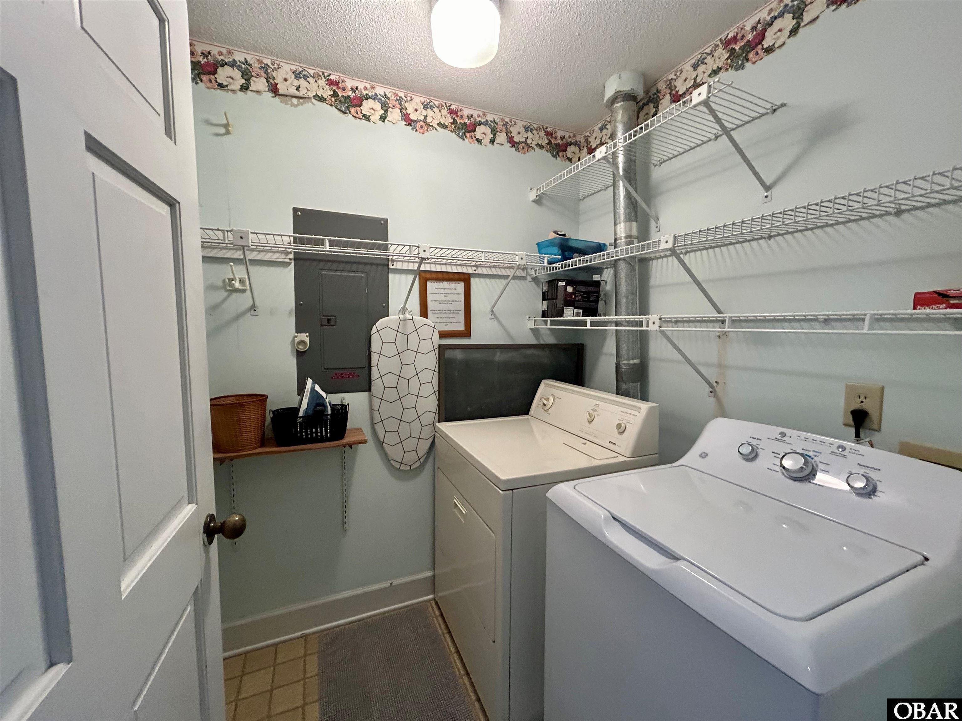 207 Queen Elizabeth Avenue, Manteo, NC 27954, 3 Bedrooms Bedrooms, ,2 BathroomsBathrooms,Residential,For sale,Queen Elizabeth Avenue,127212
