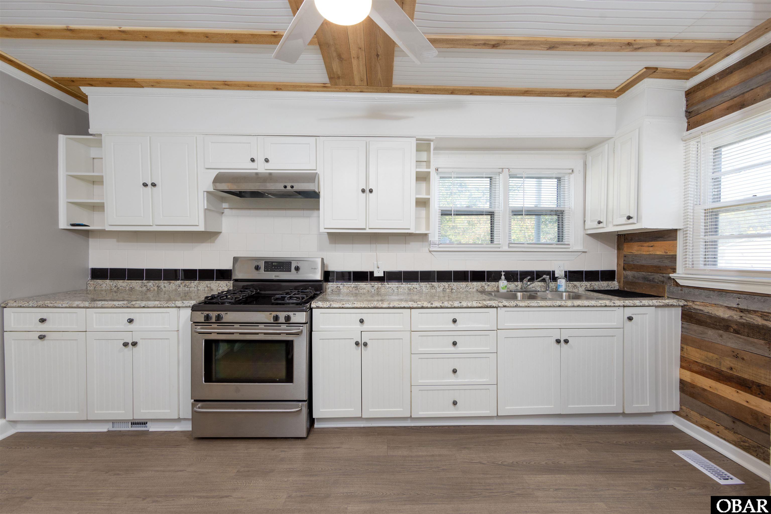 514 Pennsylvania Ave, Hertford, NC 27944, 5 Bedrooms Bedrooms, ,2 BathroomsBathrooms,Residential,For sale,Pennsylvania Ave,127331