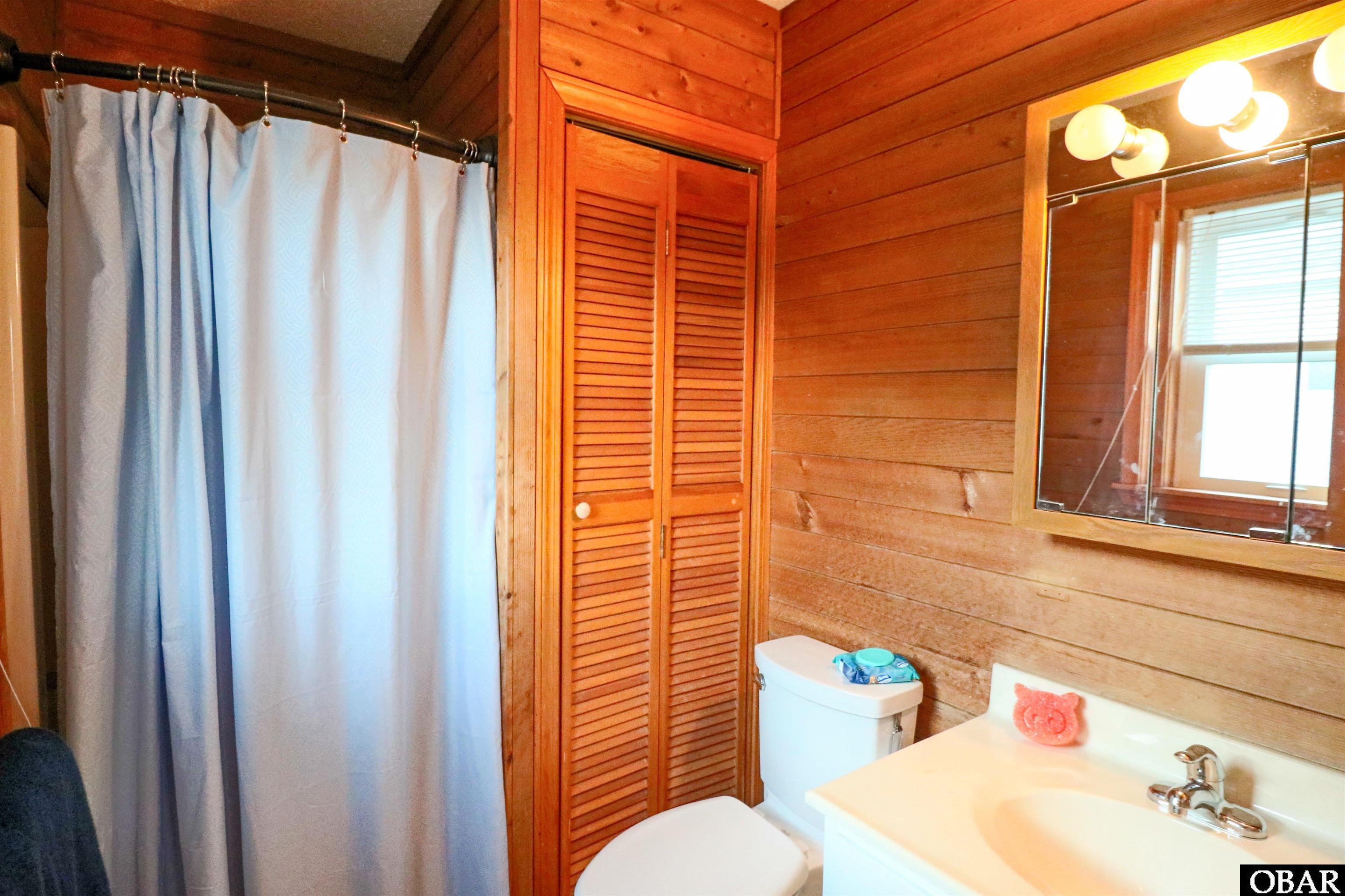 221 Broadbay Drive, Kill Devil Hills, NC 27948, 3 Bedrooms Bedrooms, ,2 BathroomsBathrooms,Residential,For sale,Broadbay Drive,127371