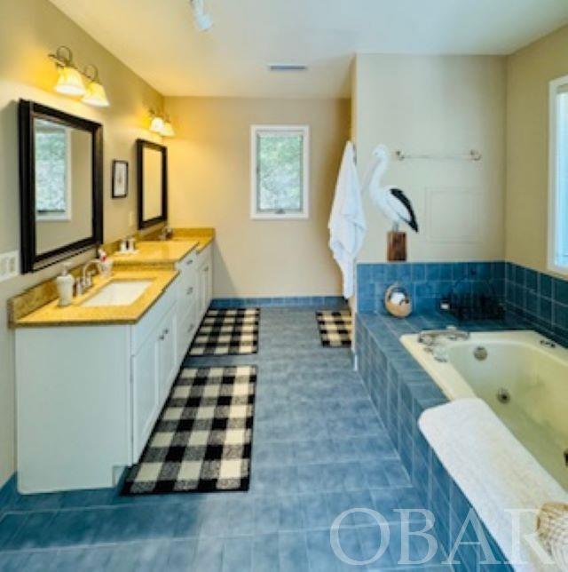 Dual Sinks, Tub and Shower