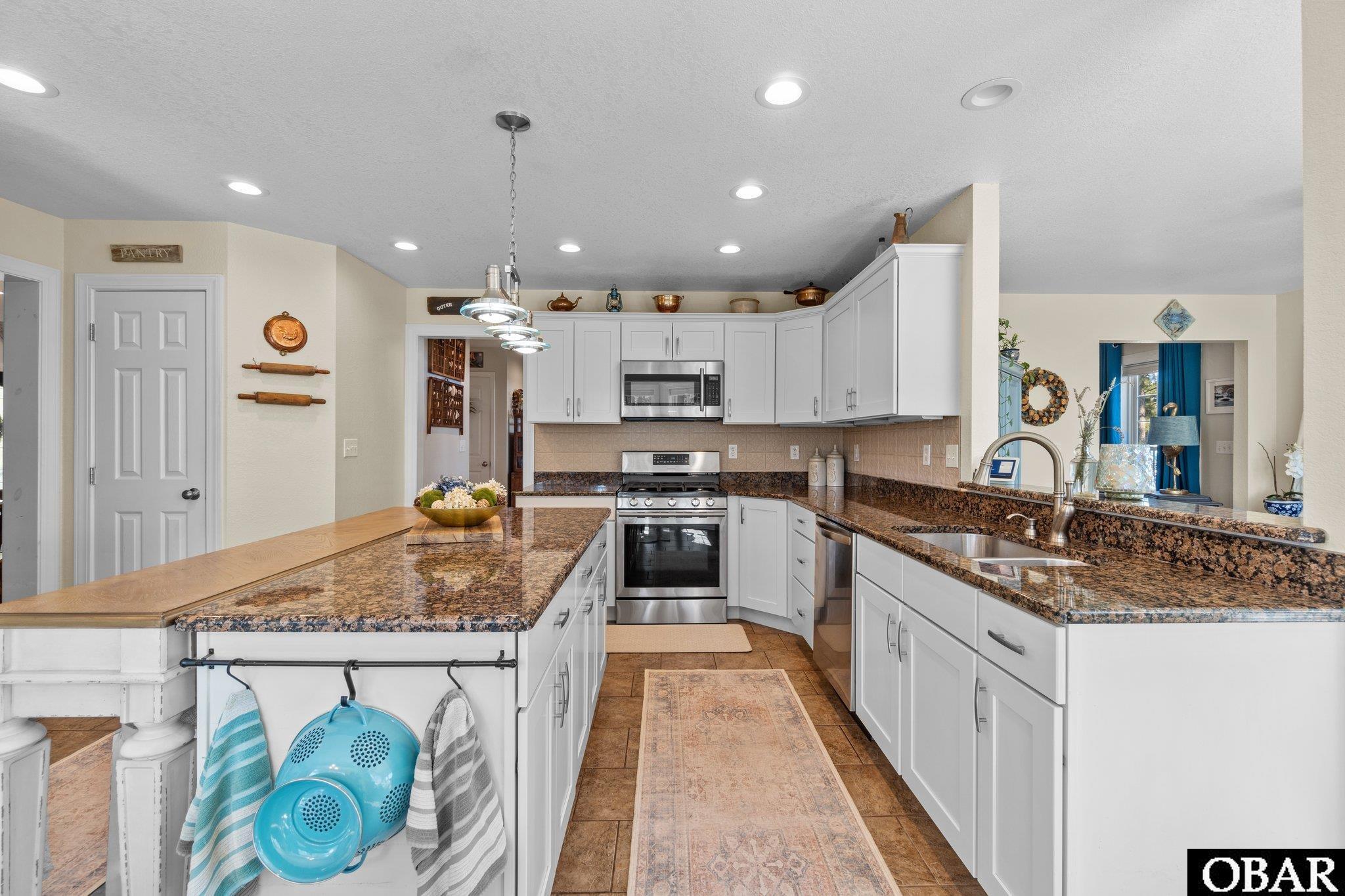 1156 Burnside Road, Manteo, NC 27954, 5 Bedrooms Bedrooms, ,3 BathroomsBathrooms,Residential,For sale,Burnside Road,127398