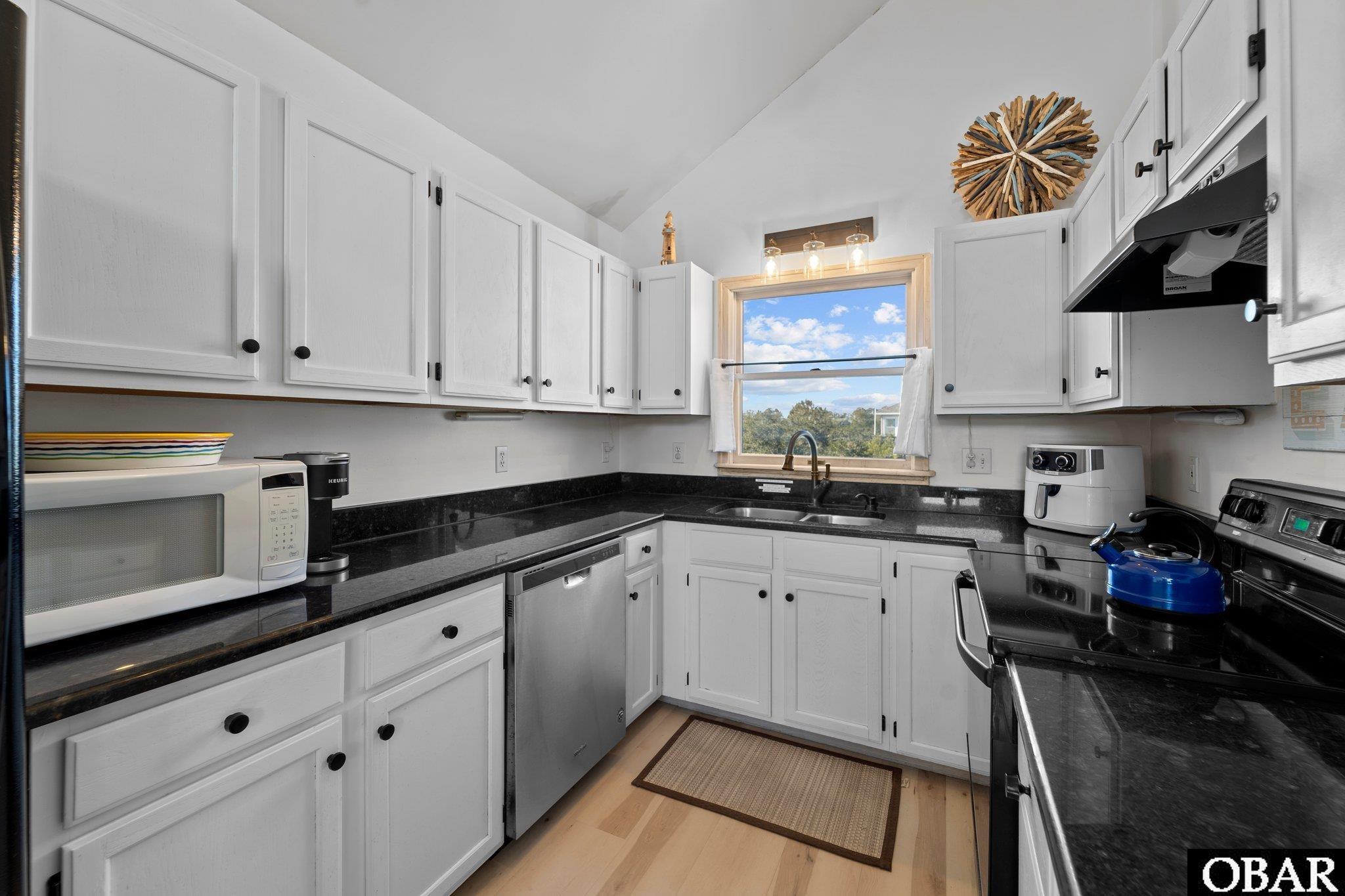 762 Lakeshore Court, Corolla, NC 27927, 4 Bedrooms Bedrooms, ,2 BathroomsBathrooms,Residential,For sale,Lakeshore Court,127474