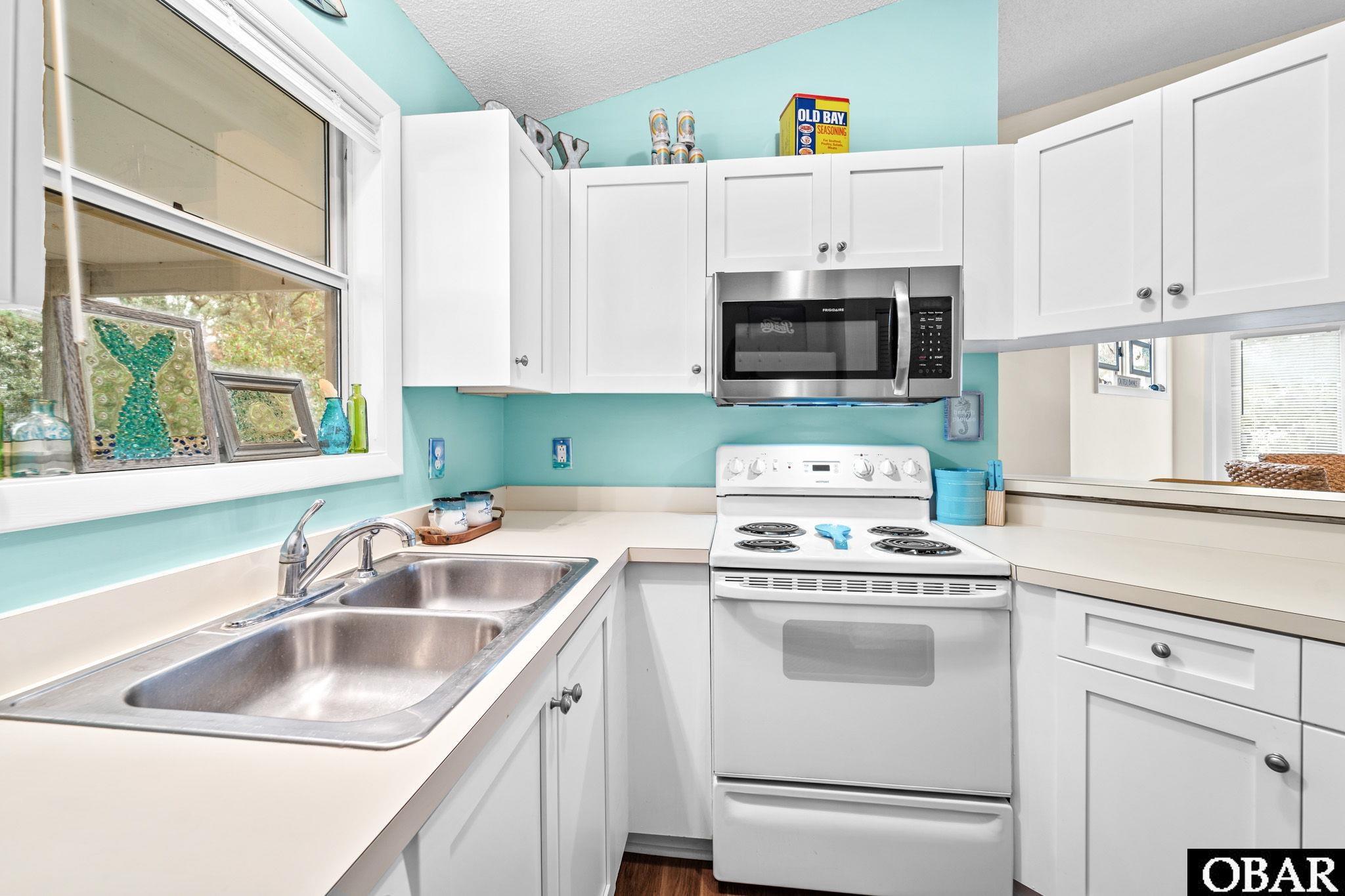 700 First Street, Kill Devil Hills, NC 27948, 2 Bedrooms Bedrooms, ,2 BathroomsBathrooms,Residential,For sale,First Street,127504