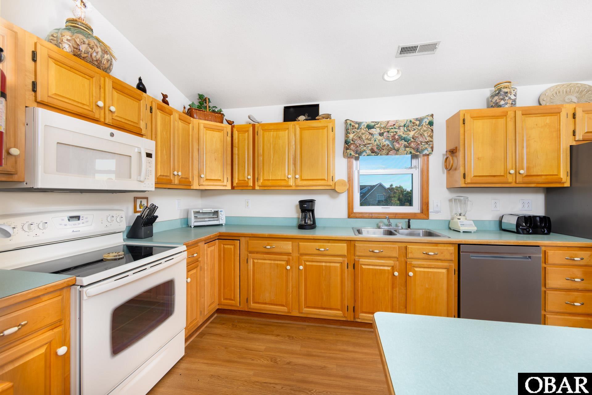 105 Clifton Street, Kitty Hawk, NC 27949, 6 Bedrooms Bedrooms, ,6 BathroomsBathrooms,Residential,For sale,Clifton Street,127506