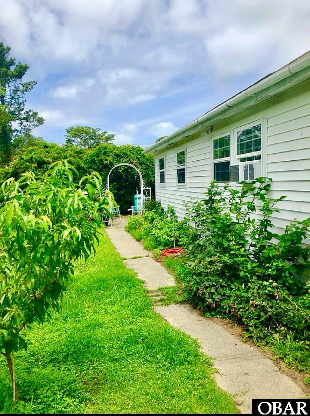 1036 George Daniels Road, Manteo, NC 27954, 3 Bedrooms Bedrooms, ,2 BathroomsBathrooms,Residential,For sale,George Daniels Road,127513