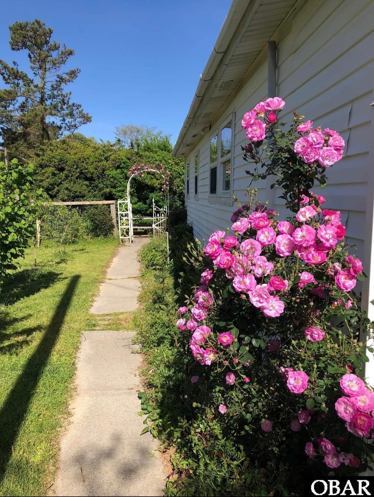 1036 George Daniels Road, Manteo, NC 27954, 3 Bedrooms Bedrooms, ,2 BathroomsBathrooms,Residential,For sale,George Daniels Road,127513
