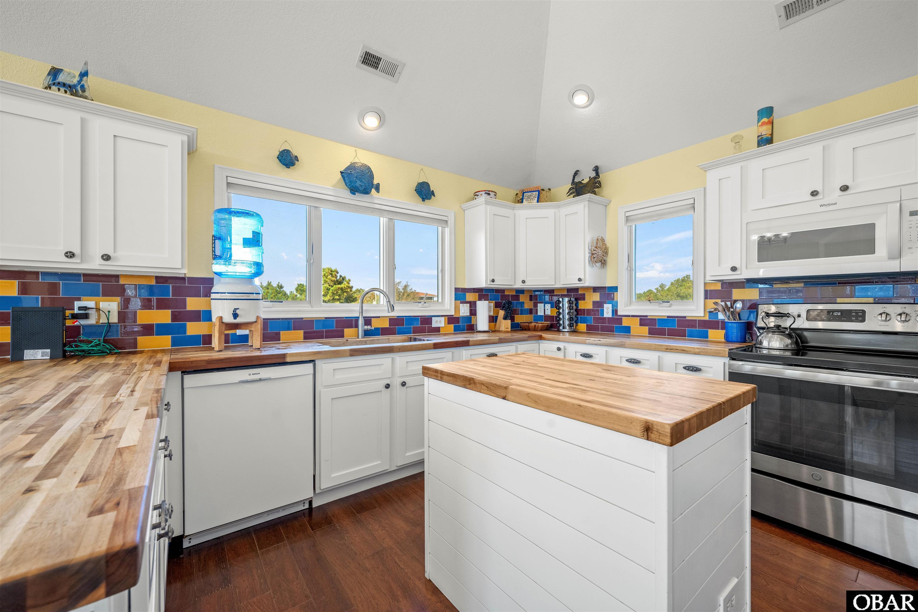 524 Swan Road, Corolla, NC 27927, 5 Bedrooms Bedrooms, ,5 BathroomsBathrooms,Residential,For sale,Swan Road,127581