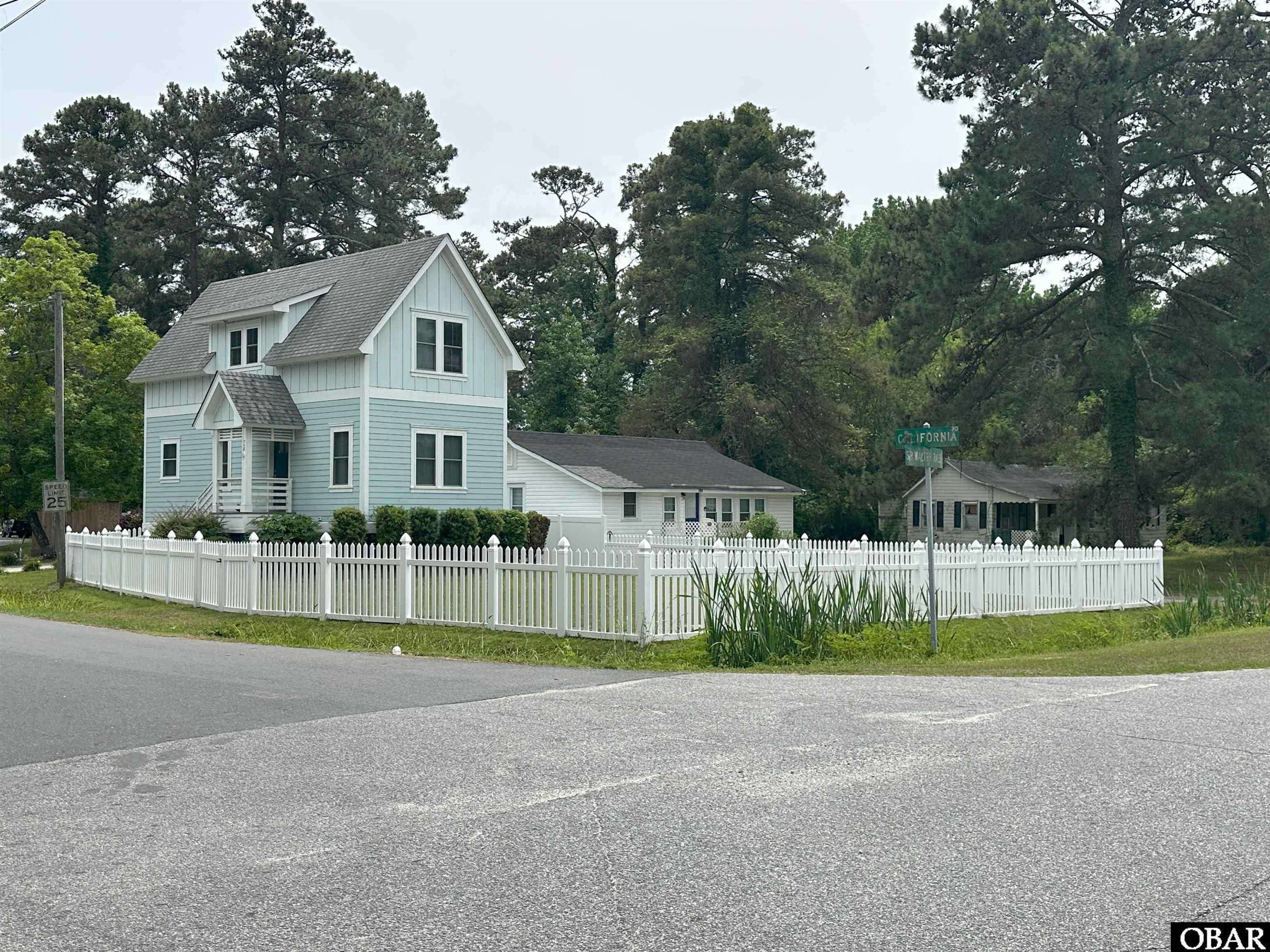 758 Sir Walter Raleigh Street, Manteo, NC 27954, 3 Bedrooms Bedrooms, ,2 BathroomsBathrooms,Residential,For Sale,Sir Walter Raleigh Street,129297