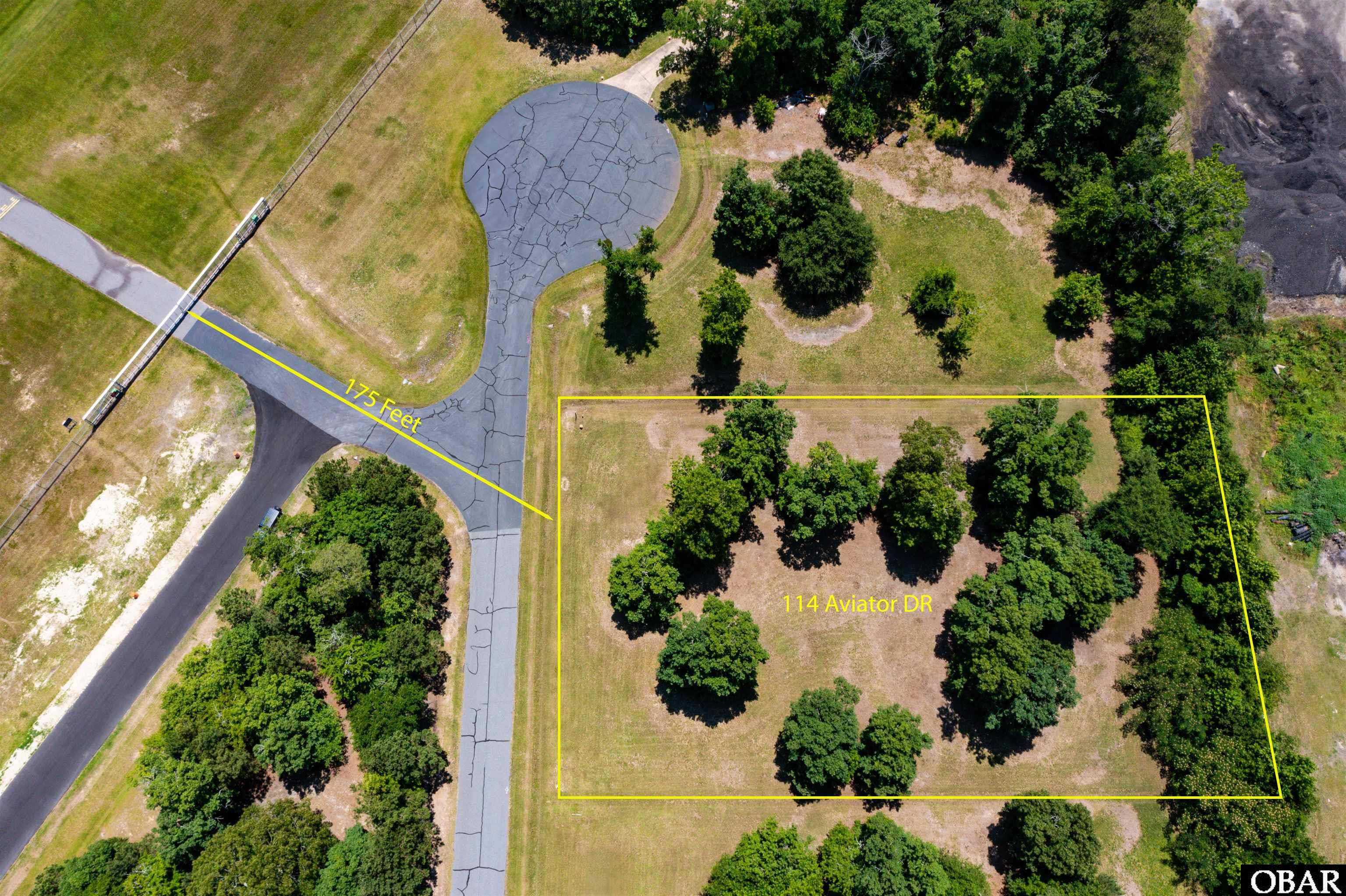 114 Aviator Drive, Maple Photo