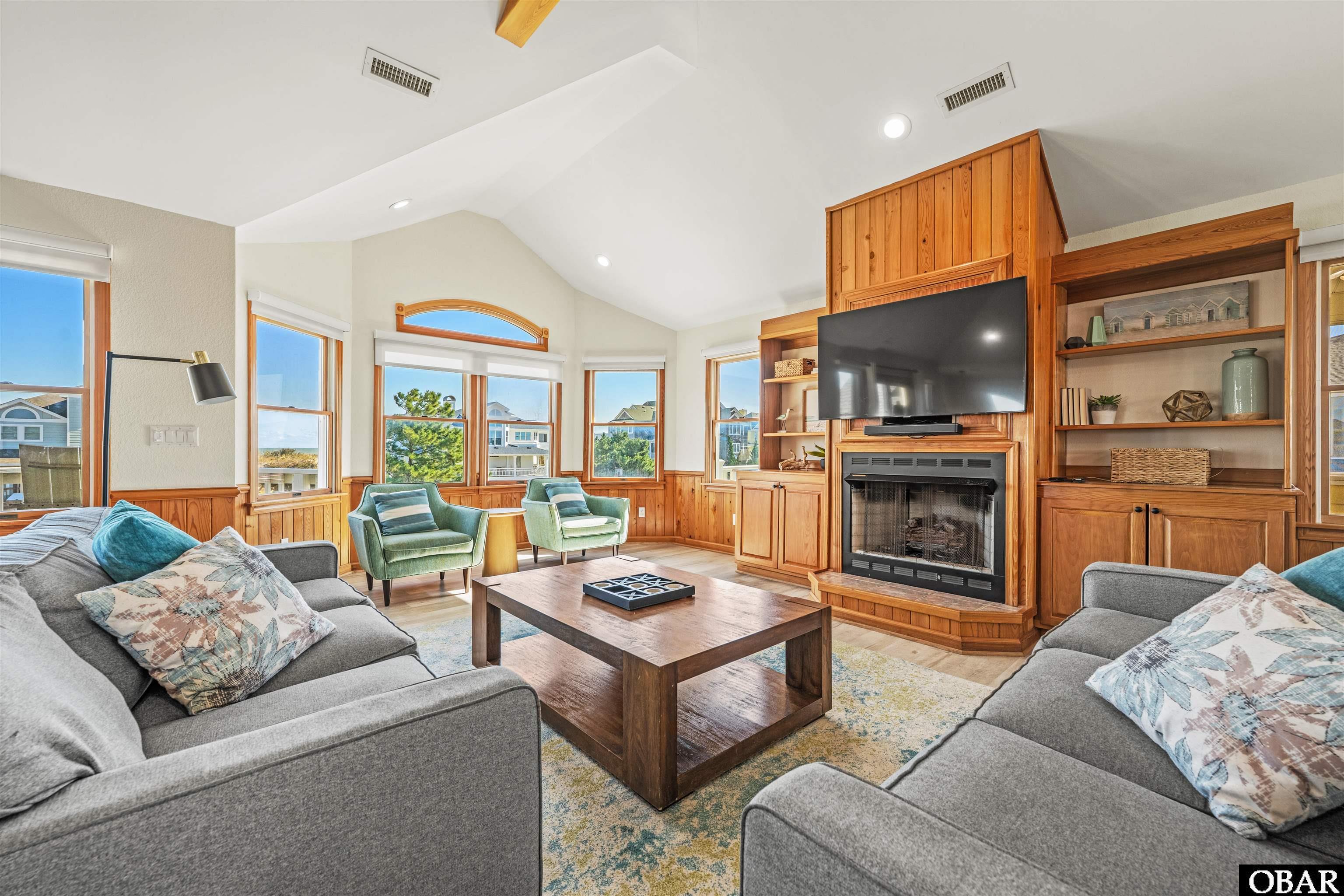 880 Lighthouse Drive 