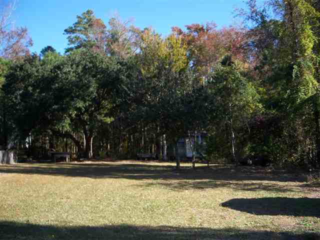 PRICED TO SELL IN MANTEO!!  HOME SITE THAT WILL OFFER CLOSE PROXIMITY TO SCHOOLS DOWNTOWN WATERFRONT AND SUPERMARKET SHOPPING. !LOCATED BEHIND A HOME SITE ON SCARBOROUGH STREET THAT RECENTLEY SOLD DONT MISS THIS AFFORDABLE OPPORTUNITY TO OWN ON ROANOKE ISLAND. THIS PROPERTY HAS A EASEMENT THAT ALLOWS ACCESS TO IT FROM THE ROAD.