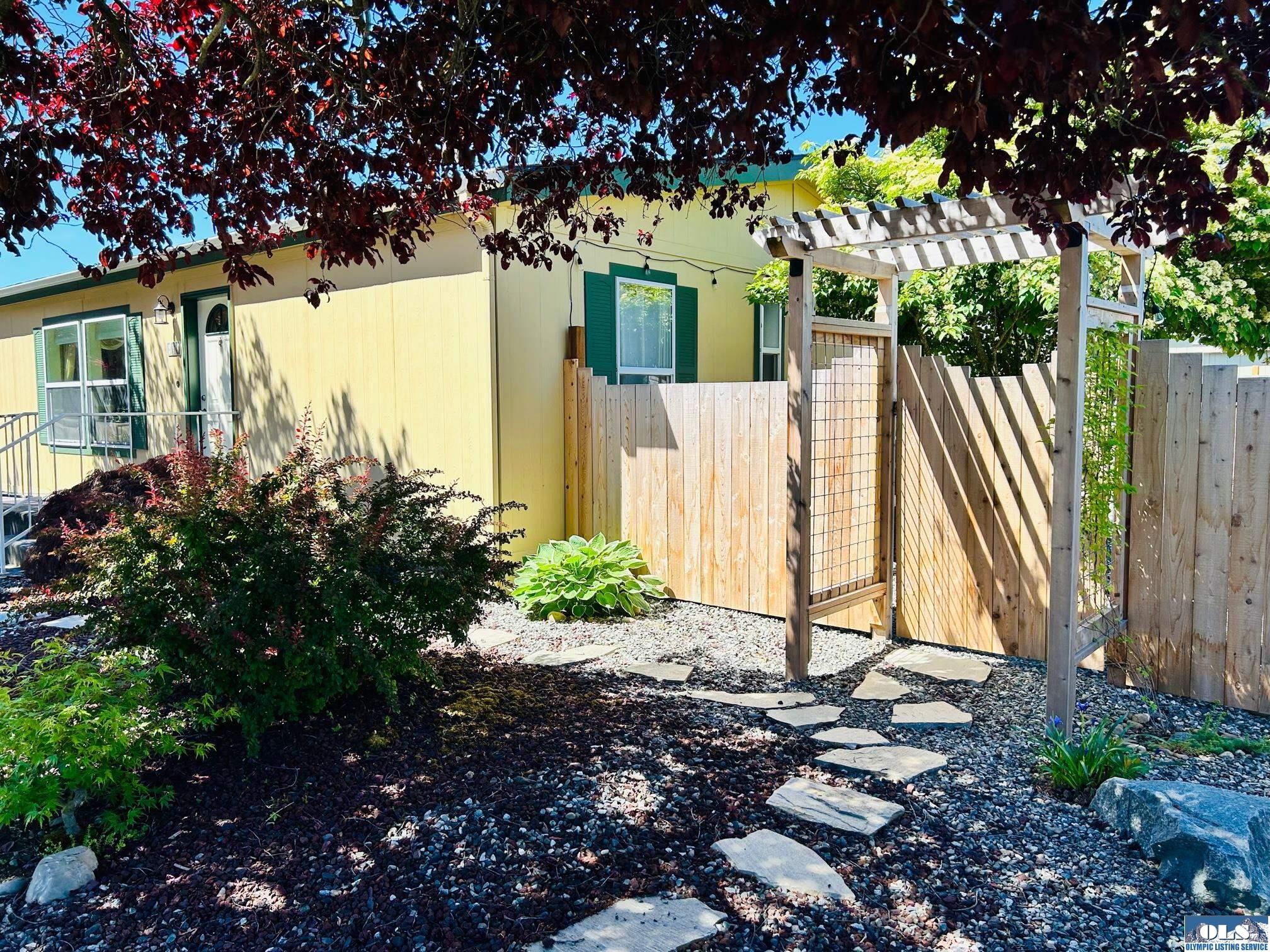 631 N 7th Ave, Sequim, WA 98382