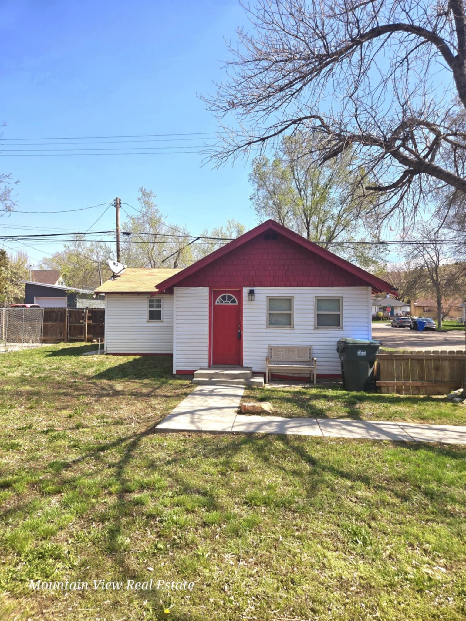 Whether you're just starting out or looking for an investment opportunity. This is the home for you. 2 bed 1 bath with an oversized fenced yard. Seller will offer an allowance for the Roof. This home is less than half a mile from ISU. Let's get you in this charming home for a peek.
