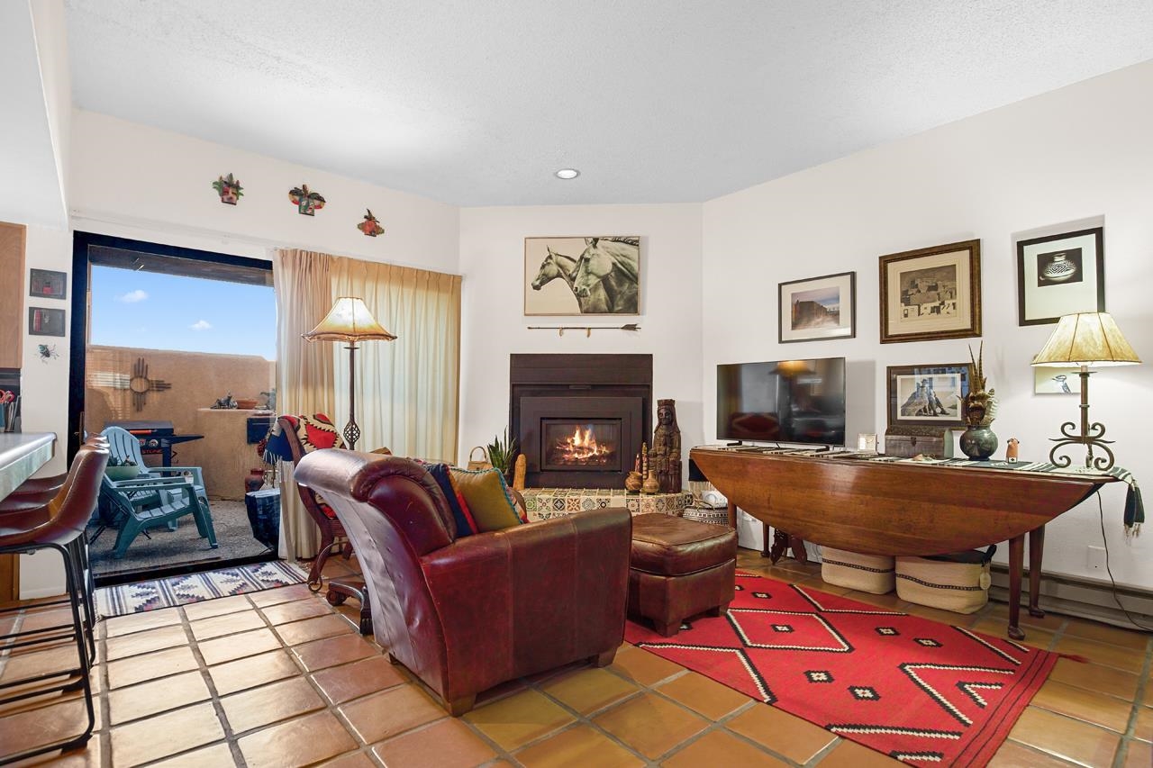 COLONIAS UPPER (12B)