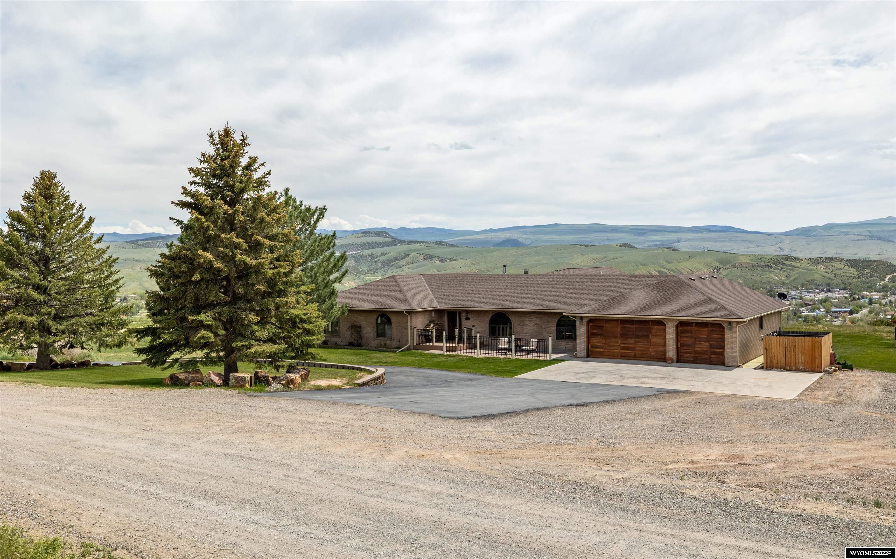 725 Roundtop Drive, Thermopolis, WY 82443